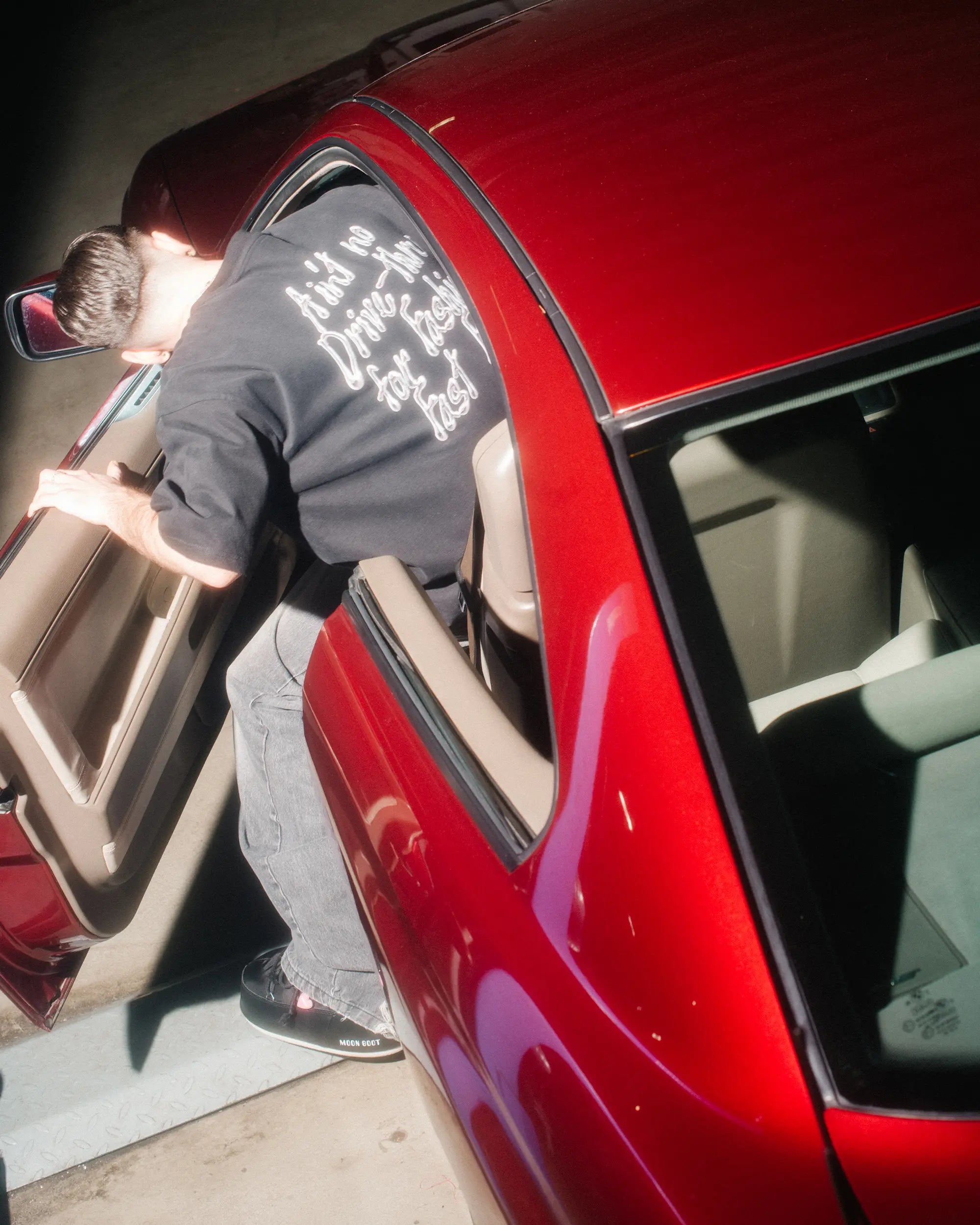 Défier "Aint no Drive-Thru for Fashion Fastfood" oversize Statement T-Shirt in black