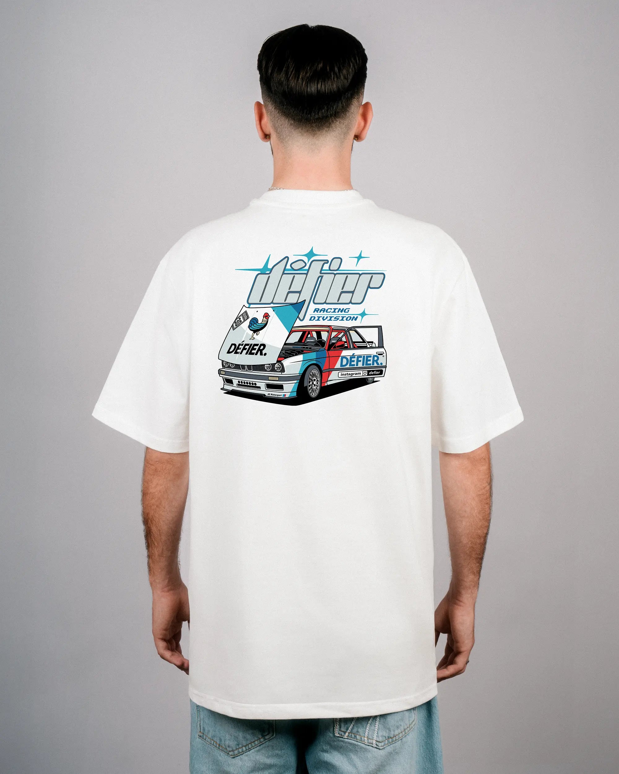 Défier oversize T-Shirt with BMW E30 Motorsport Backprint in off-white
