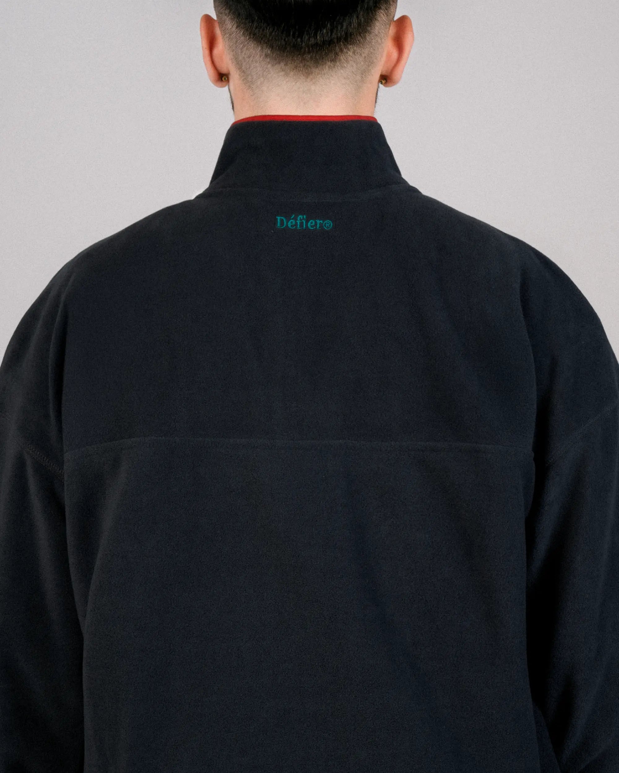 Défier Integral3 Fleece Pullover with Chest Pocket and Rooster Patch in the color anthracite