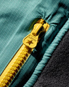 Défier Integral3 Fleece Pullover with Chest Pocket and Rooster Patch in the color anthracite