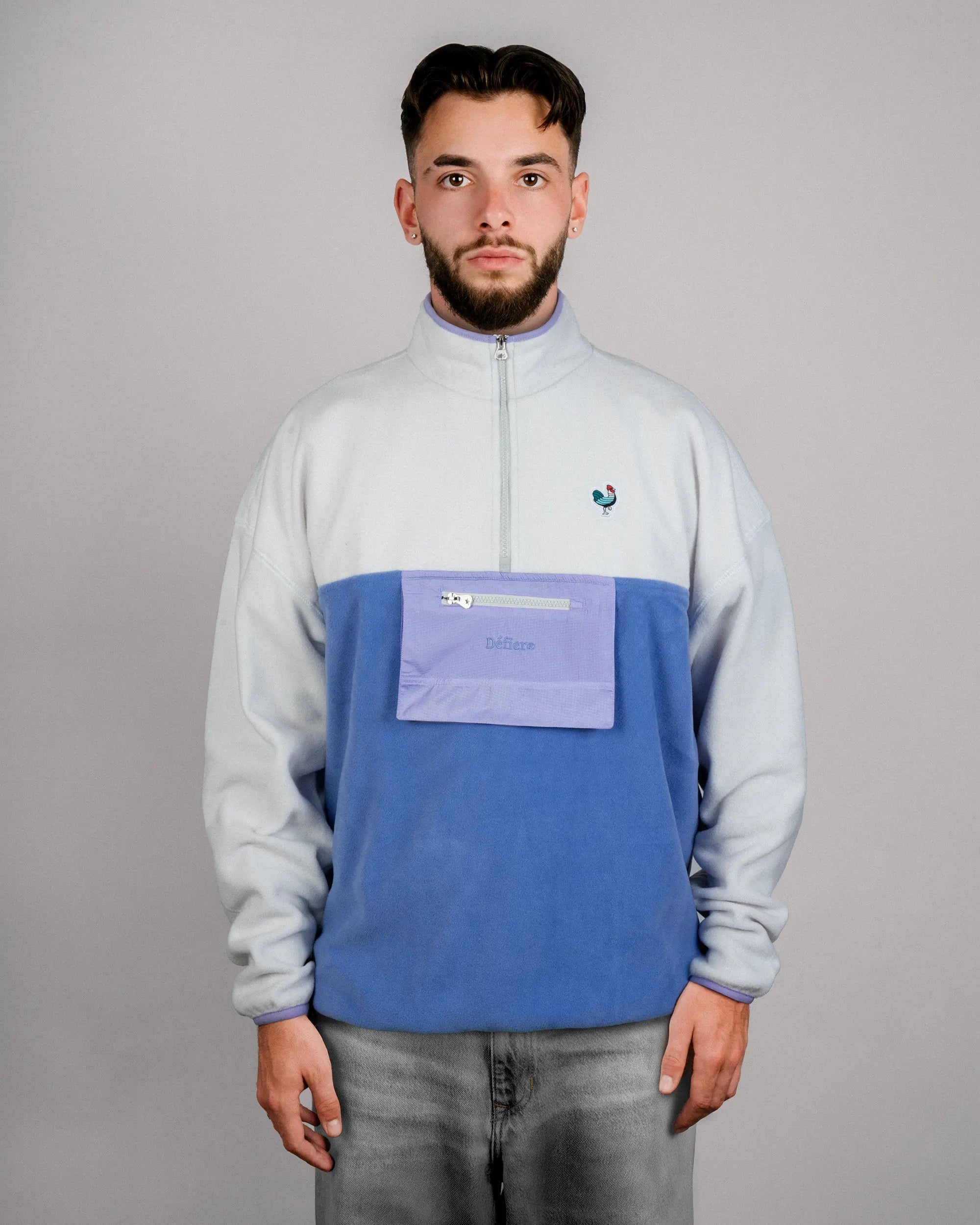 Défier Integral3 Fleece Pullover with Chest Pocket and Rooster Patch in the color purple