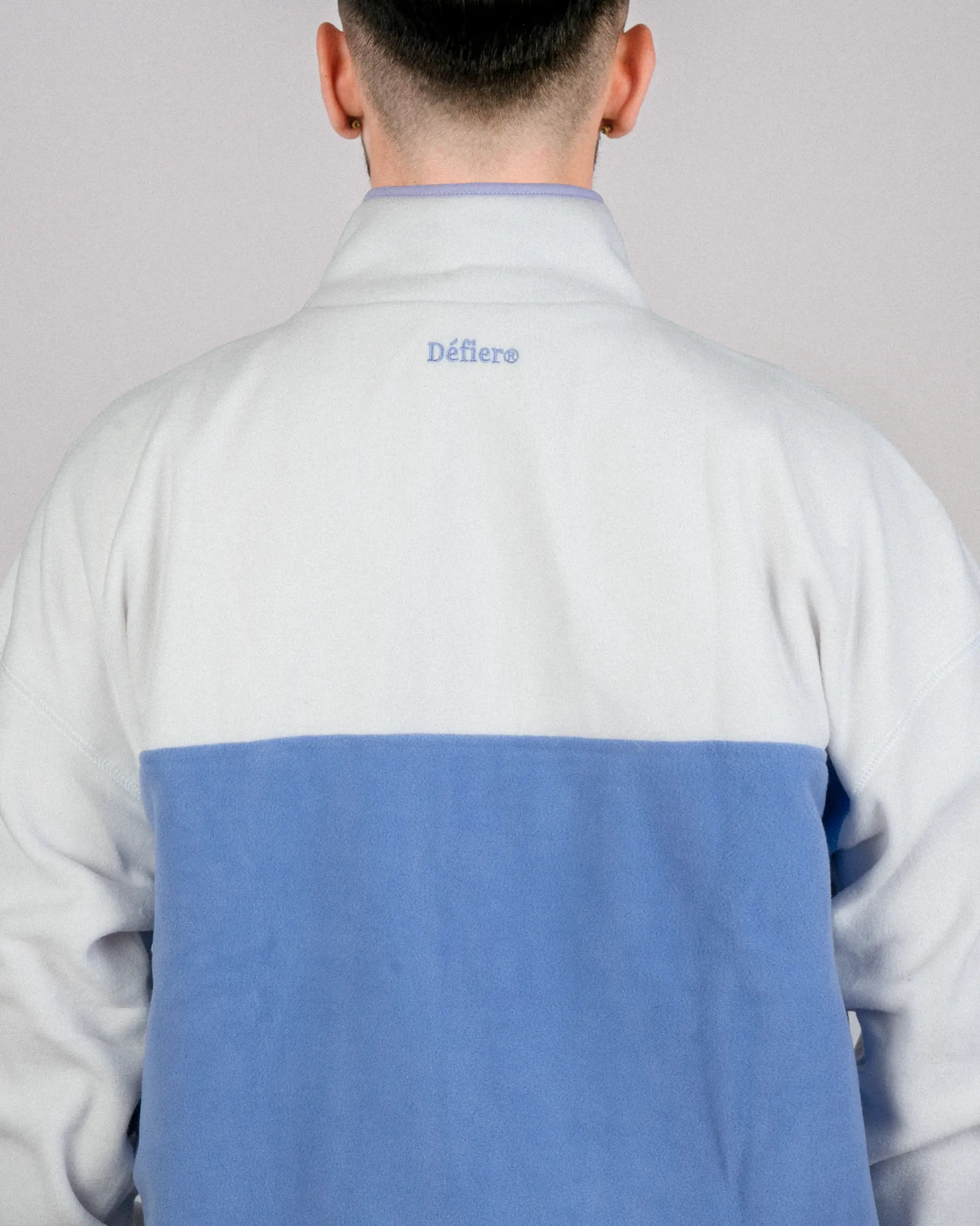 Défier Integral3 Fleece Pullover with Chest Pocket and Rooster Patch in the color purple