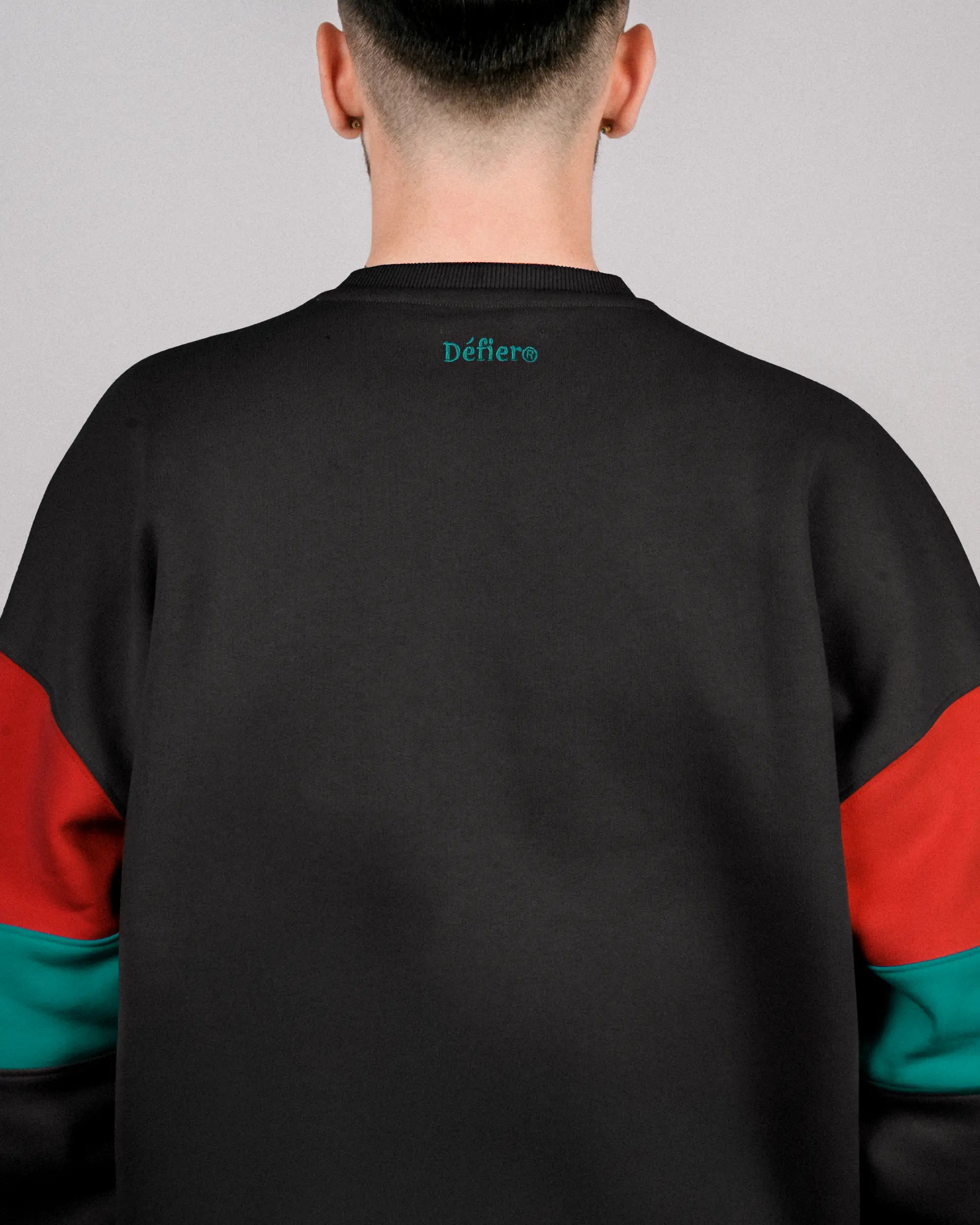Défier Heritage Crew Neck Sweatshirt with Rooster Patch and Mesh Pocket in anthracite