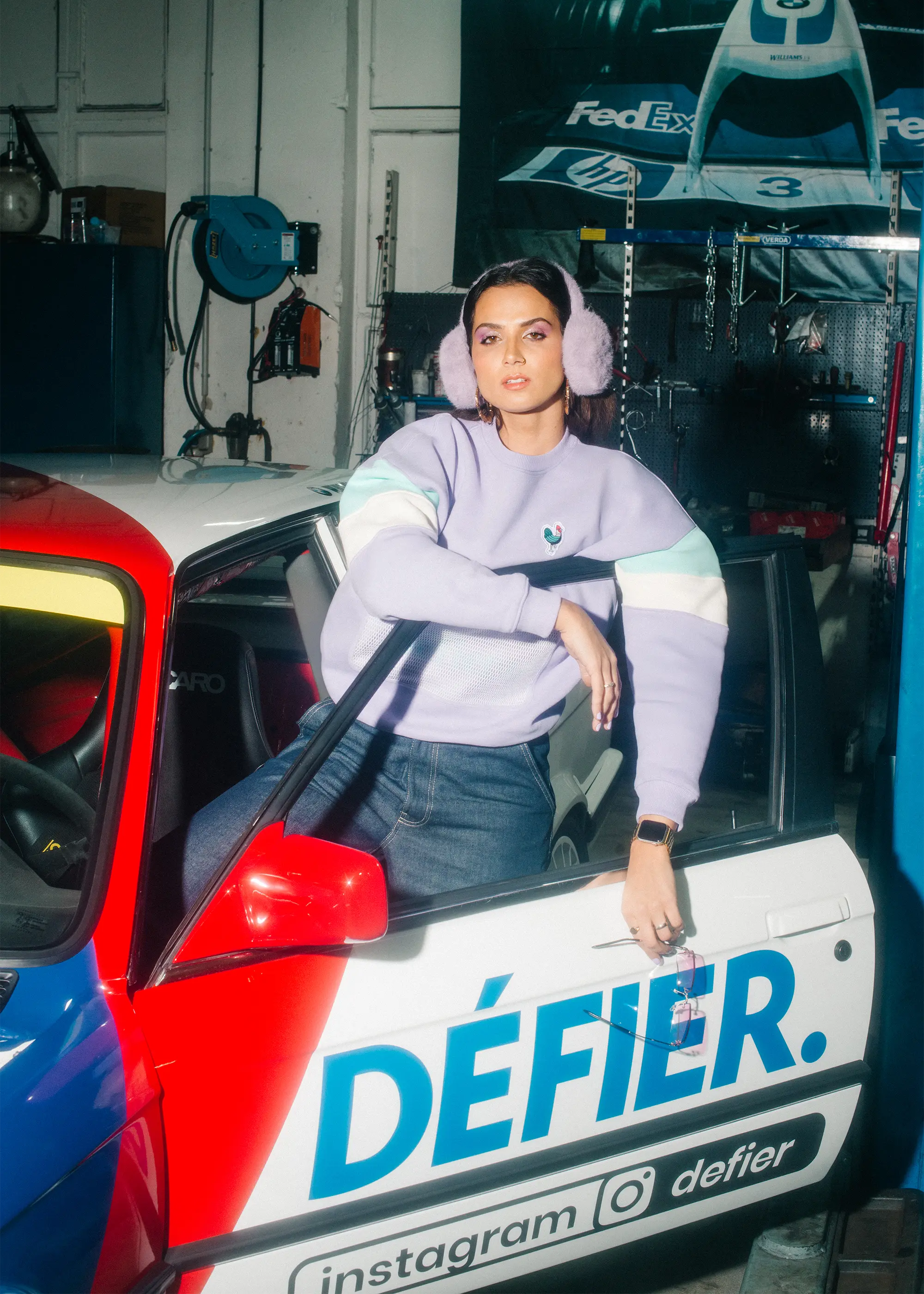 Défier Clothing Lookbook Fashion Photo of Heritage Sweatshirt by Jonas Berndt